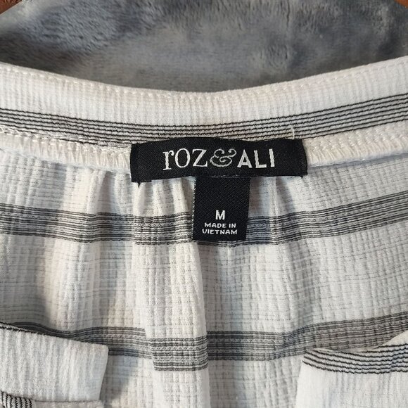 Roz & Ali Womens Sleeveless Tunic Top M White‎ Gray Striped Pintuck Peplum Hem - Picture 2 of 10